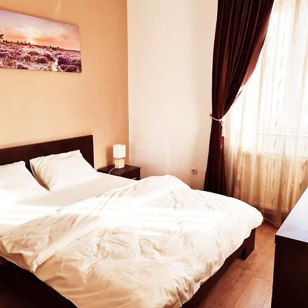 Ideal Apartments Oradea Bagian luar foto