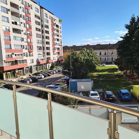 Ideal Apartments Oradea Bagian luar foto