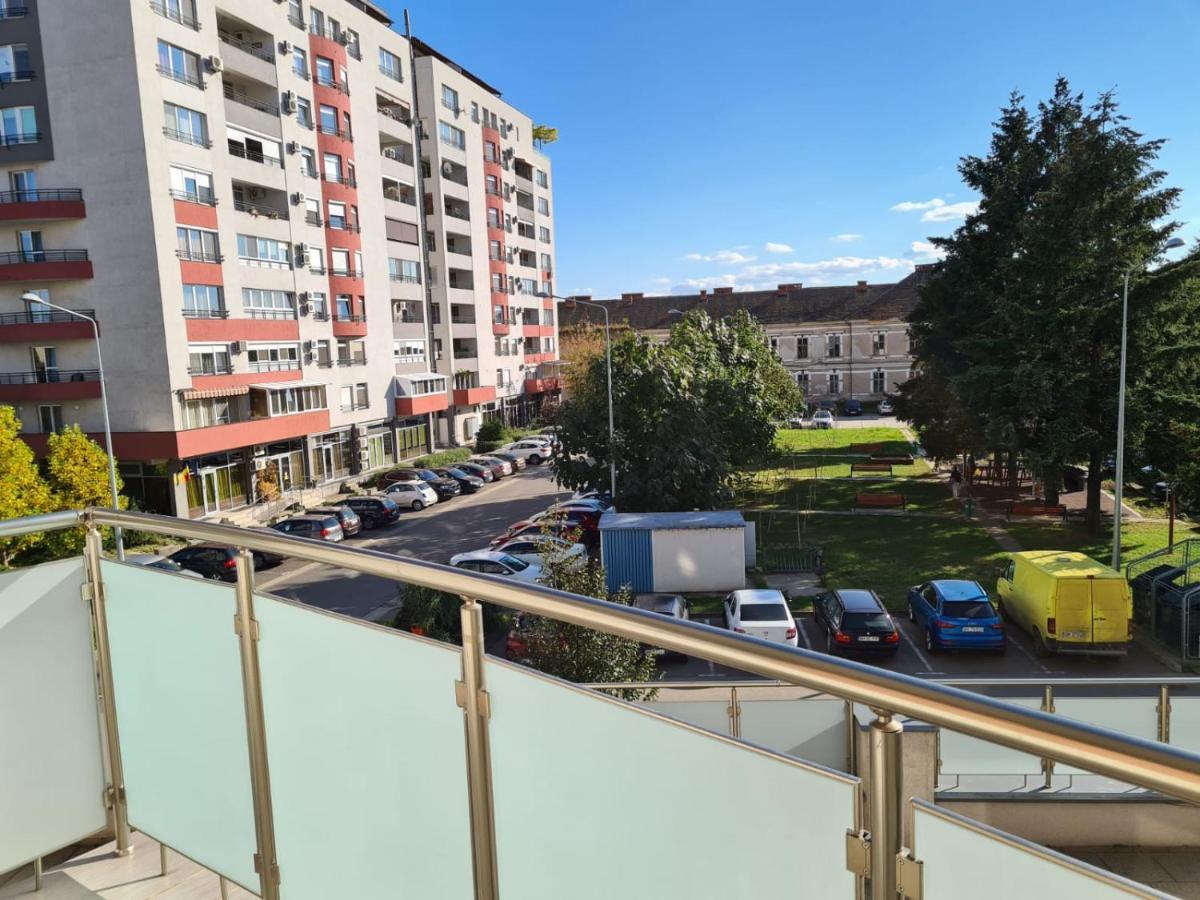 Ideal Apartments Oradea Bagian luar foto