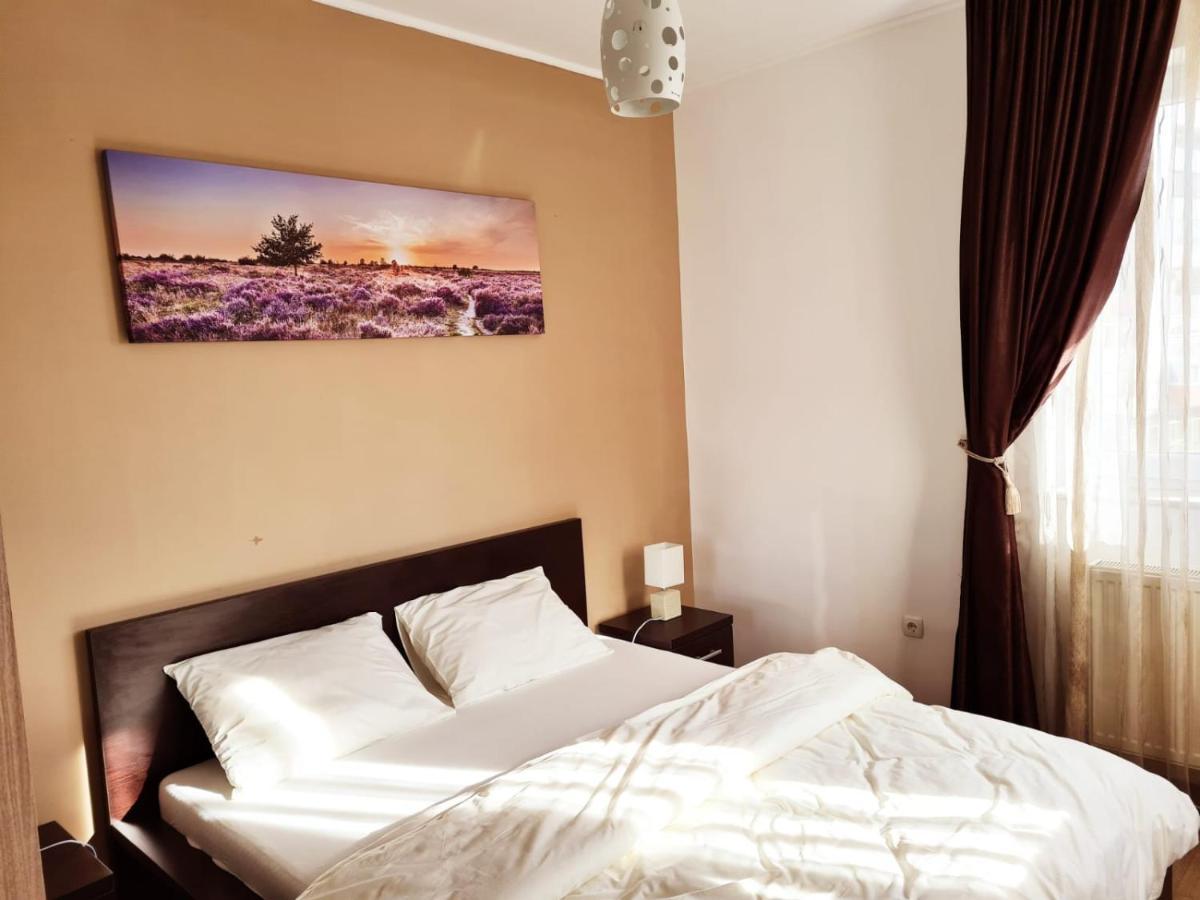 Ideal Apartments Oradea Bagian luar foto