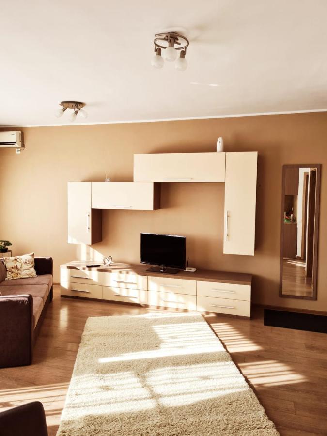 Ideal Apartments Oradea Bagian luar foto